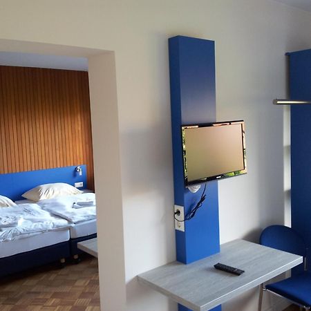 Smart Hostel By Landgasthof Velber 24H7D Seelze Exteriör bild
