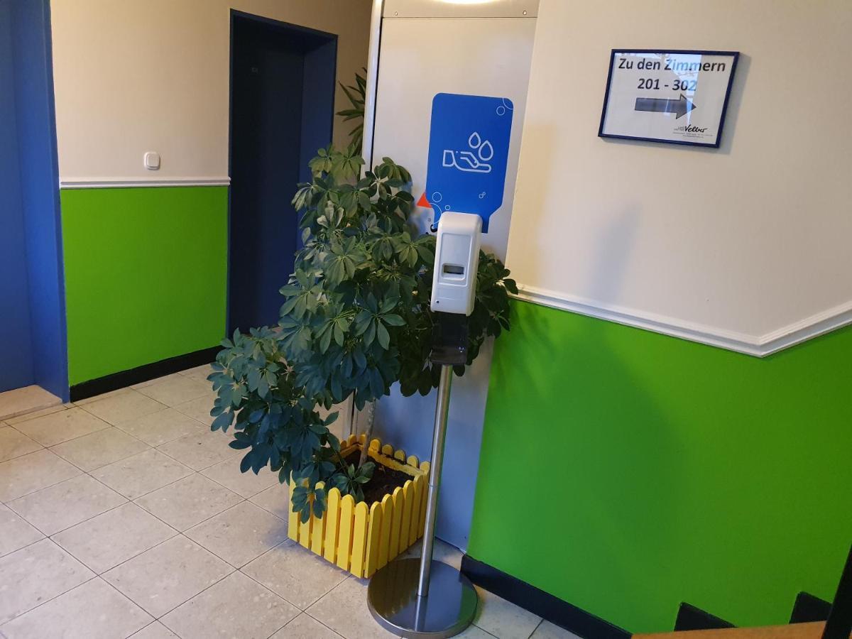 Smart Hostel By Landgasthof Velber 24H7D Seelze Exteriör bild