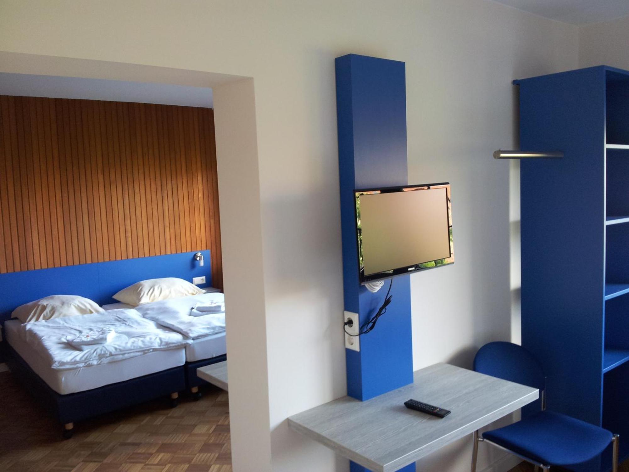 Smart Hostel By Landgasthof Velber 24H7D Seelze Exteriör bild