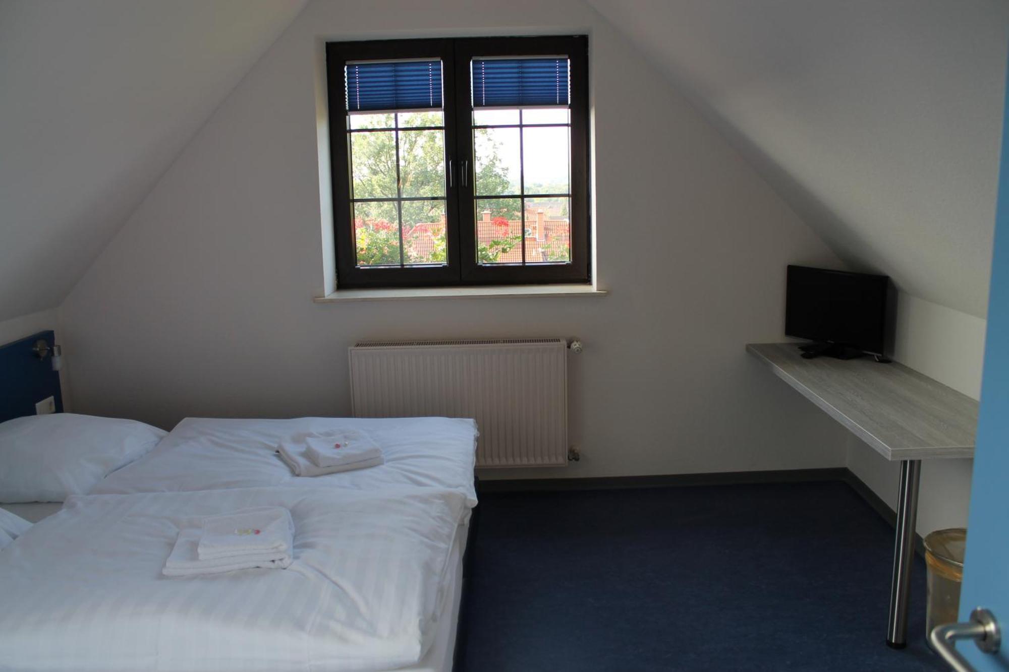 Smart Hostel By Landgasthof Velber 24H7D Seelze Exteriör bild
