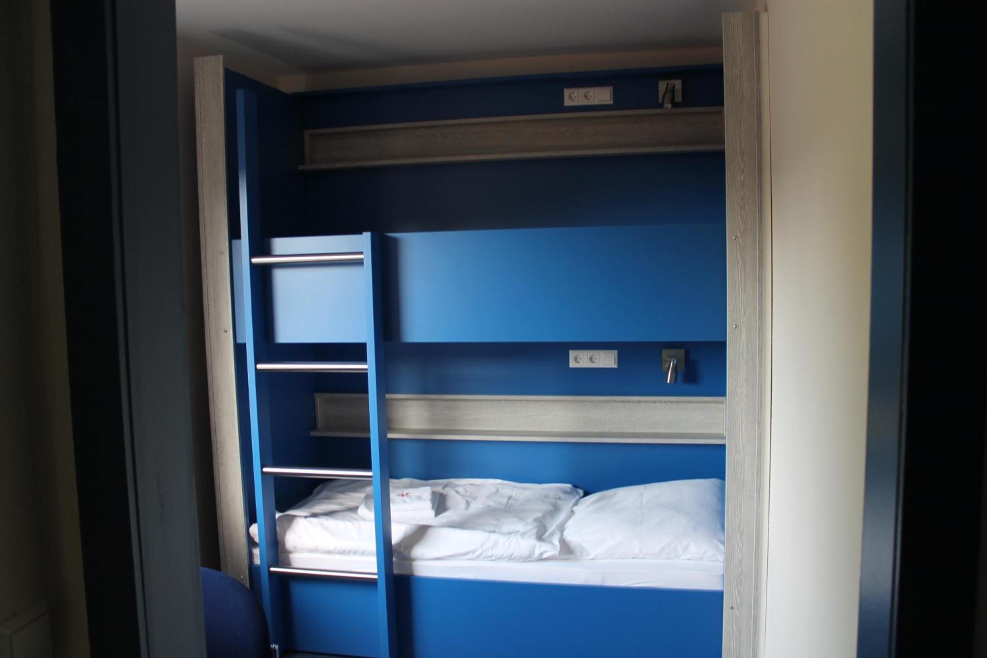 Smart Hostel By Landgasthof Velber 24H7D Seelze Exteriör bild