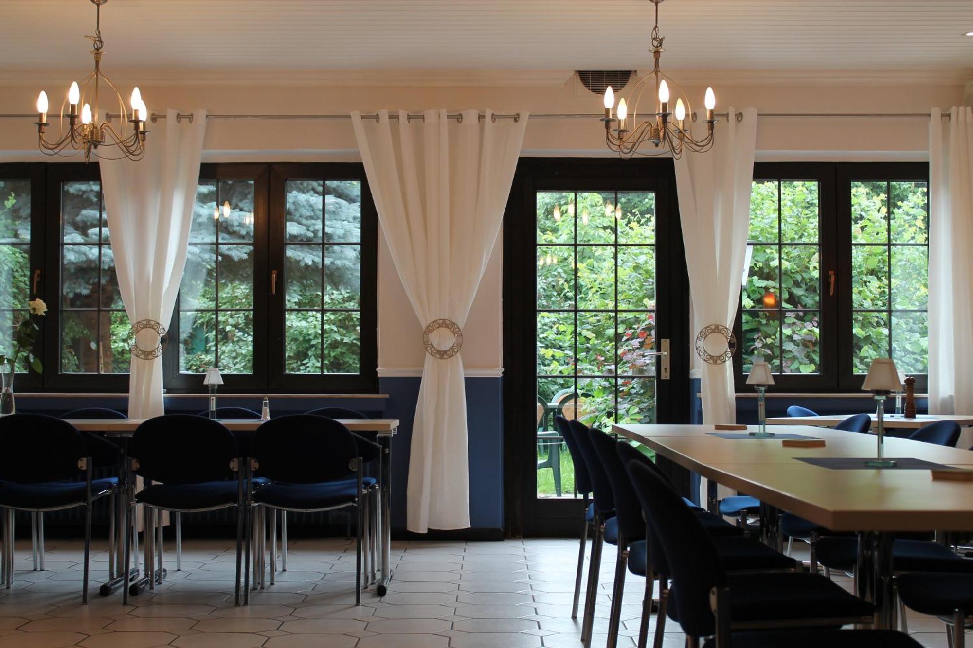 Smart Hostel By Landgasthof Velber 24H7D Seelze Exteriör bild