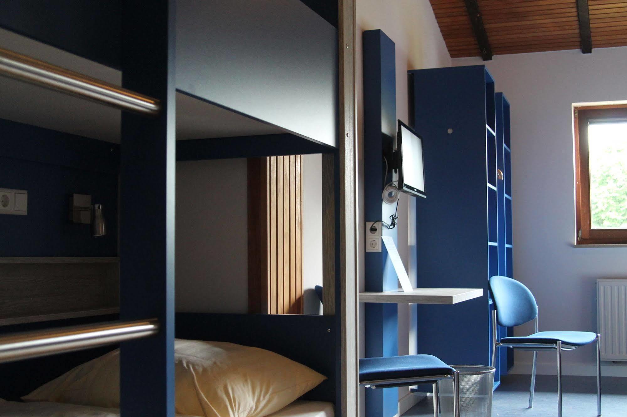 Smart Hostel By Landgasthof Velber 24H7D Seelze Exteriör bild