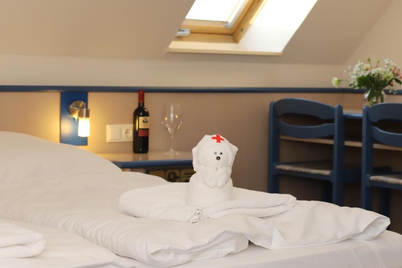 Smart Hostel By Landgasthof Velber 24H7D Seelze Exteriör bild