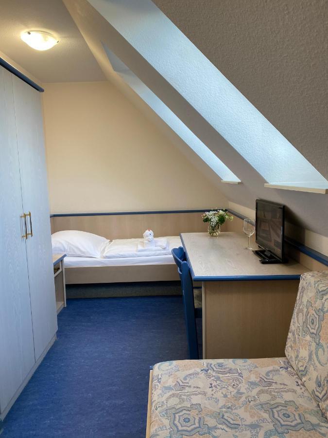 Smart Hostel By Landgasthof Velber 24H7D Seelze Exteriör bild
