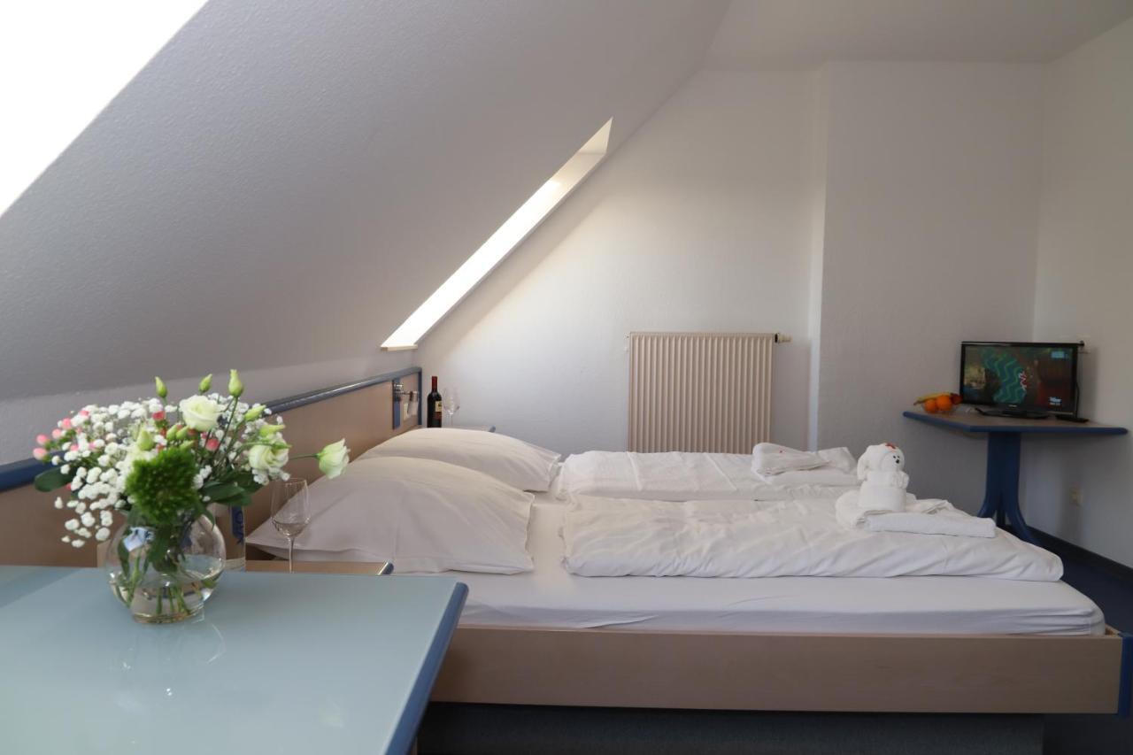Smart Hostel By Landgasthof Velber 24H7D Seelze Exteriör bild
