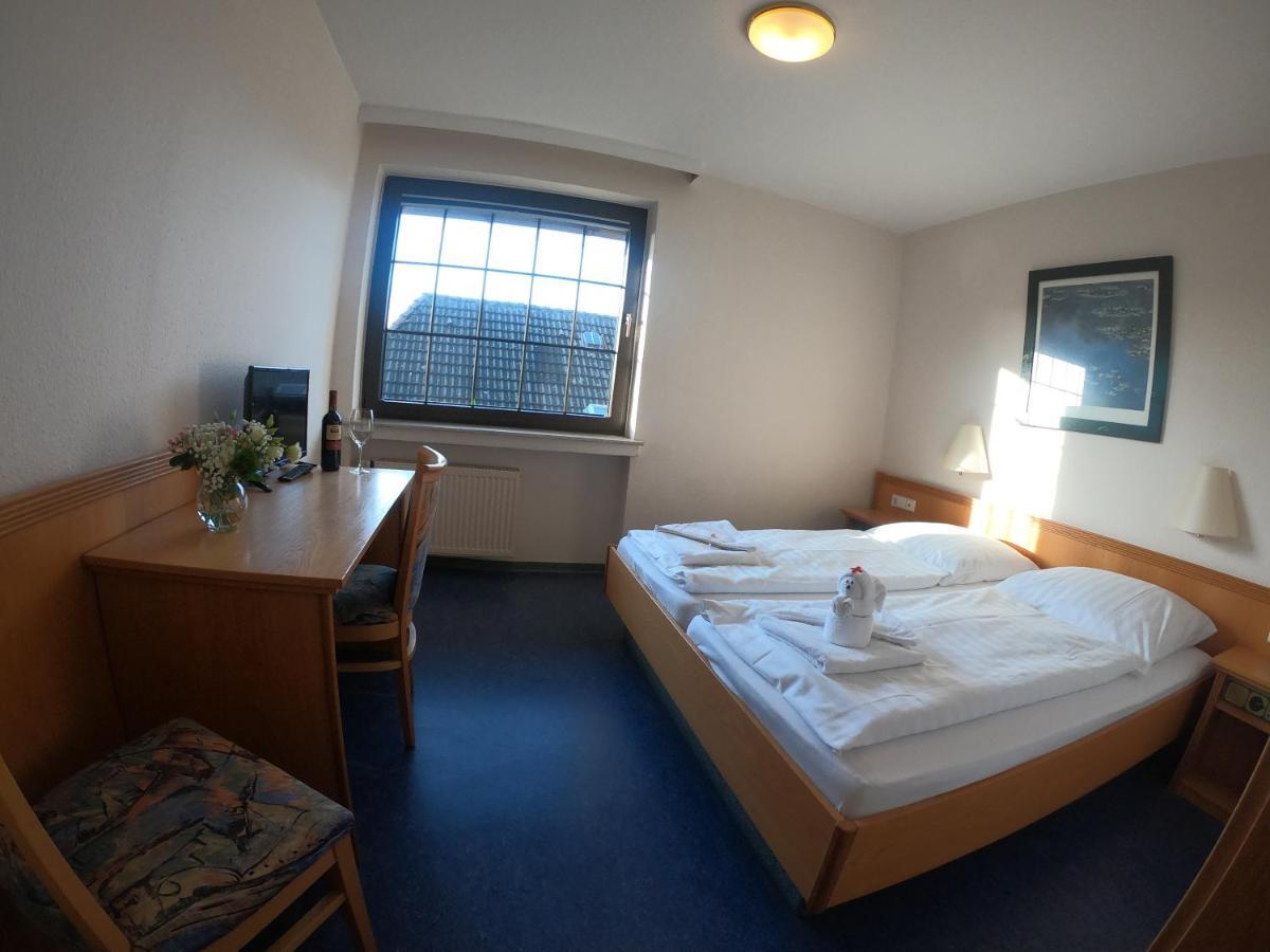 Smart Hostel By Landgasthof Velber 24H7D Seelze Exteriör bild