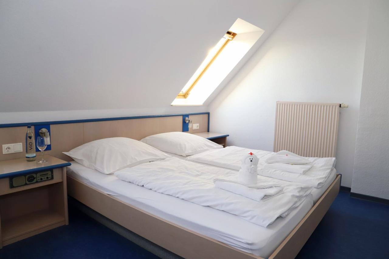 Smart Hostel By Landgasthof Velber 24H7D Seelze Exteriör bild